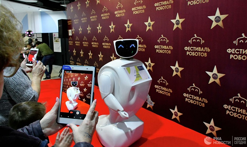 Общение с роботом: пожилые люди открыты к новым технологиям   