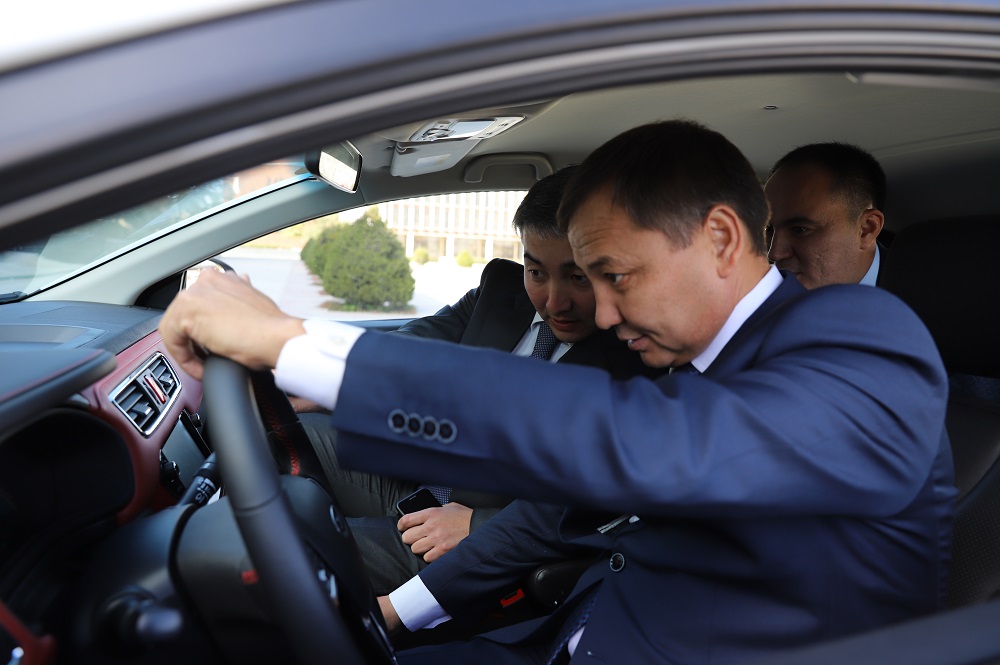 В Казахстане намерены запустить каршеринг электромобилей JAC EV7s