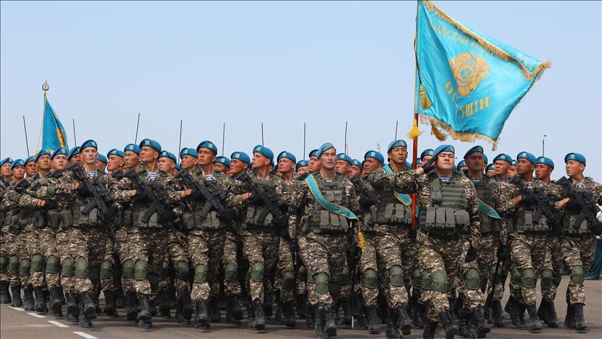 Казахстанцы отмечают День защитника Отечества  