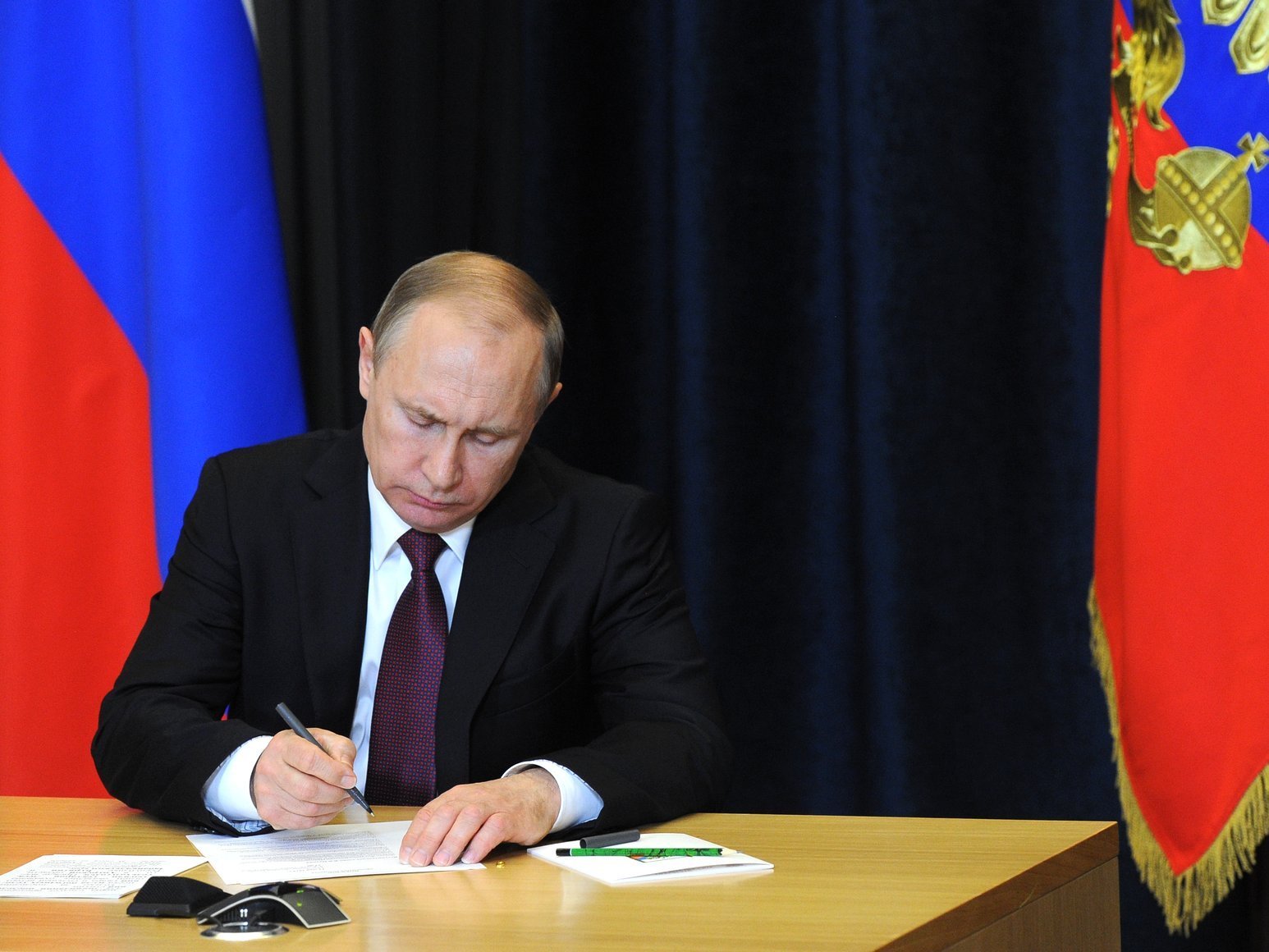 Путин подписал закон о ратификации соглашения ЕАЭС о гармонизации акцизов на табак  