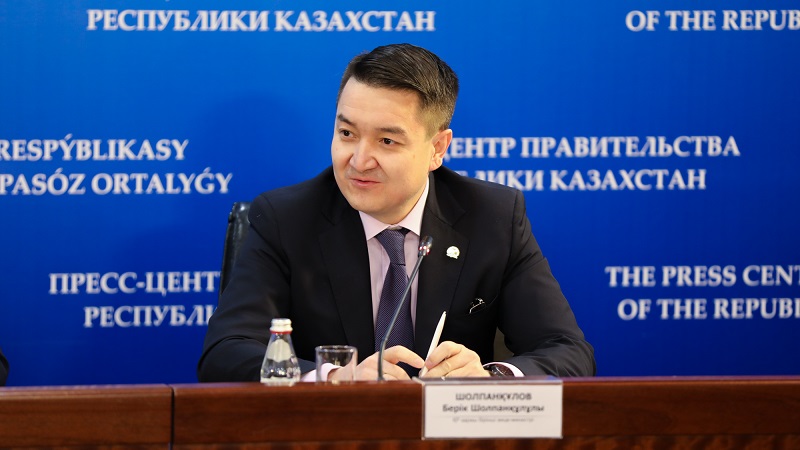 В Казахстане предлагают отменить платежи из зарплат казахстанцев  