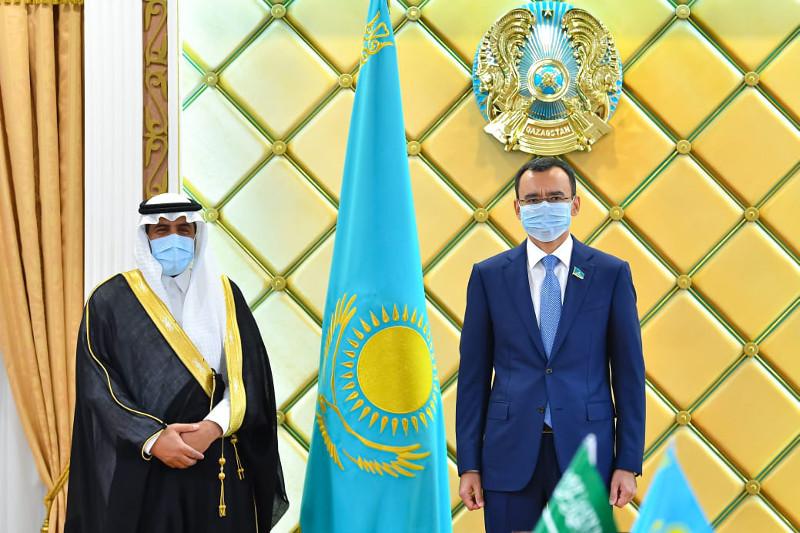 Мәулен Әшімбаев Сауд Арабиясының елшісімен кездесті  