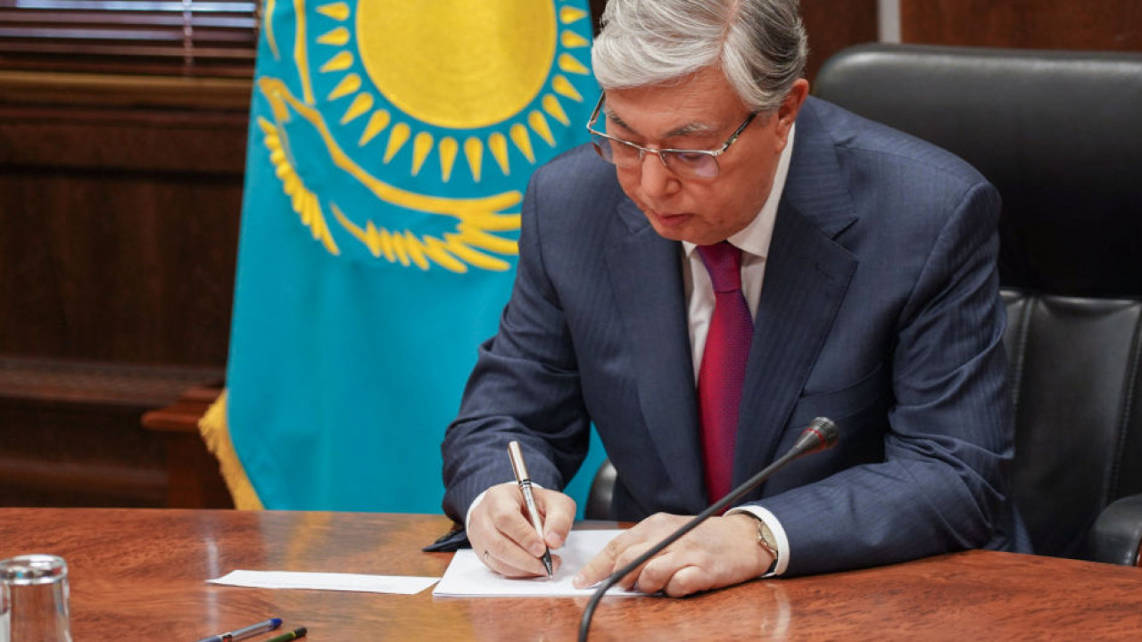 Президент Казахстана подписал закон о статусе фельдъегерей  