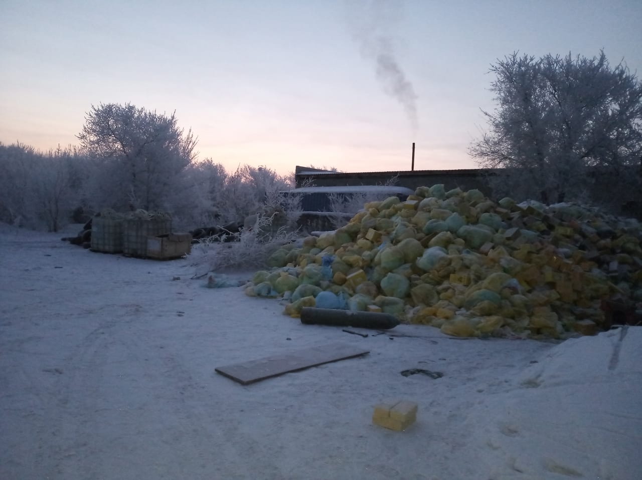 В Павлодаре выявили незаконную свалку опасных медицинских отходов  
