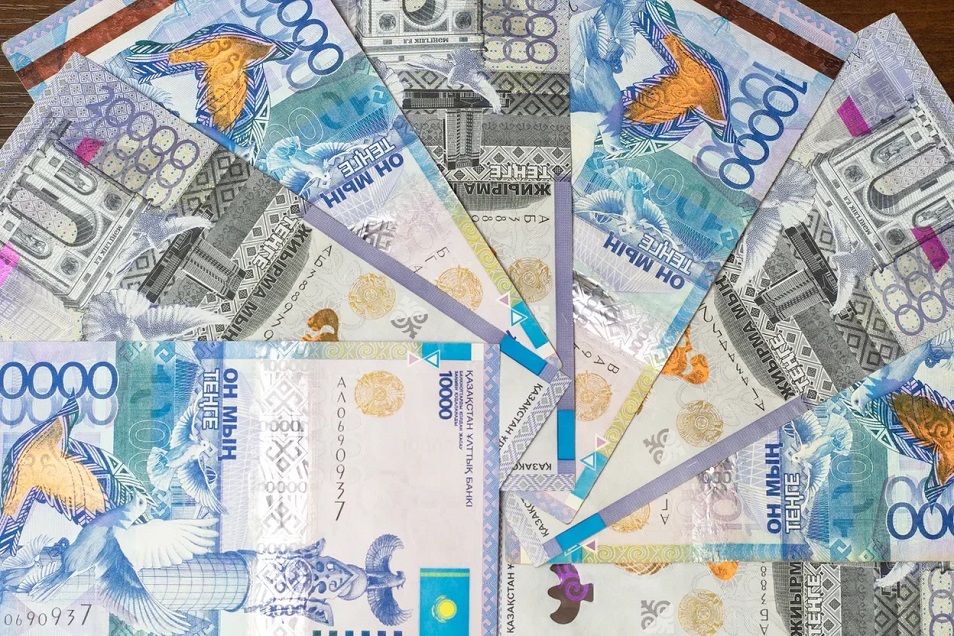 Просрочка на 1 трлн тенге: где в Казахстане наибольшее количество должников?
