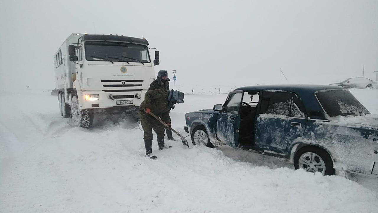 64 человека спасли из снежного плена в Казахстане 