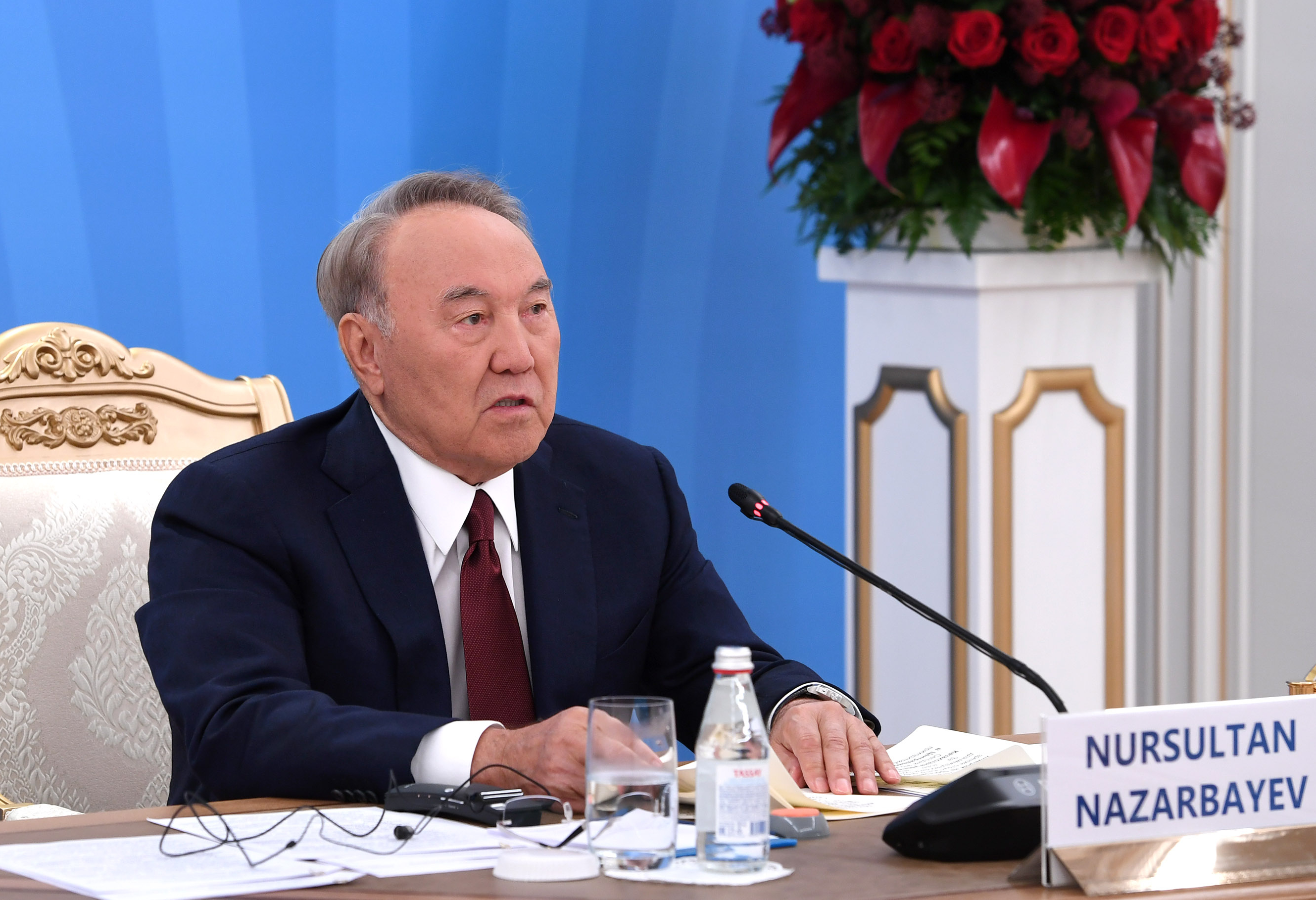 Мир уже балансирует на грани ядерной войны – Назарбаев 
