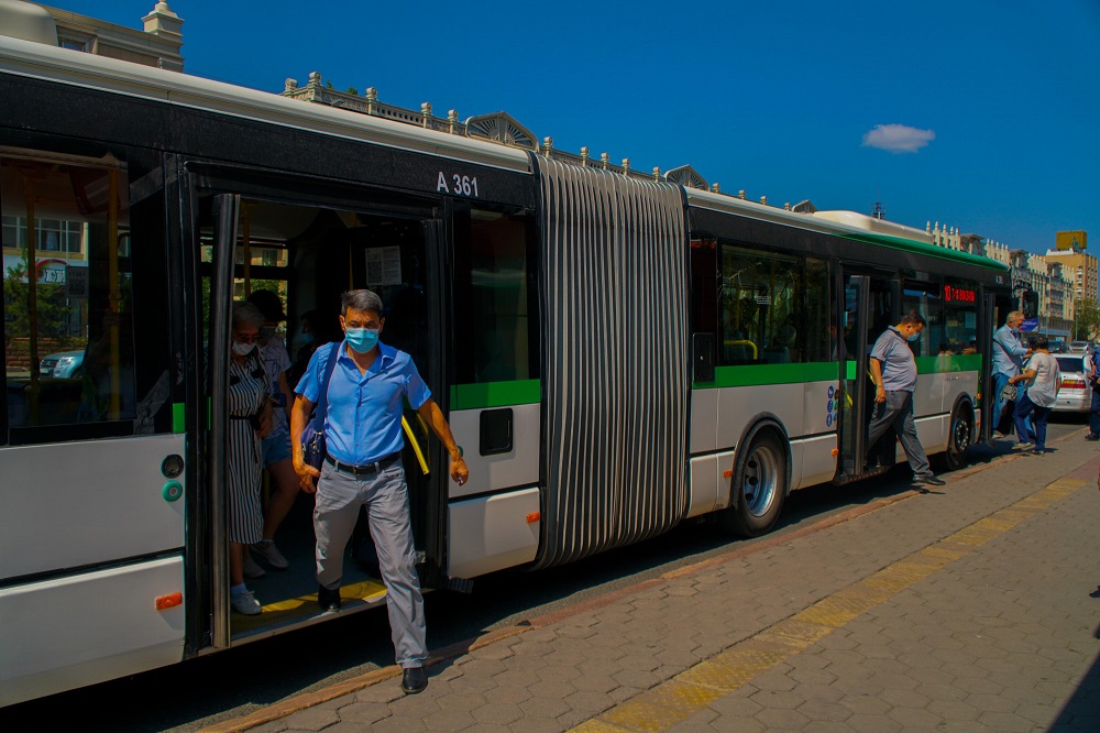 Вход без масок в автобус для пассажиров запрещен в Нур-Султане