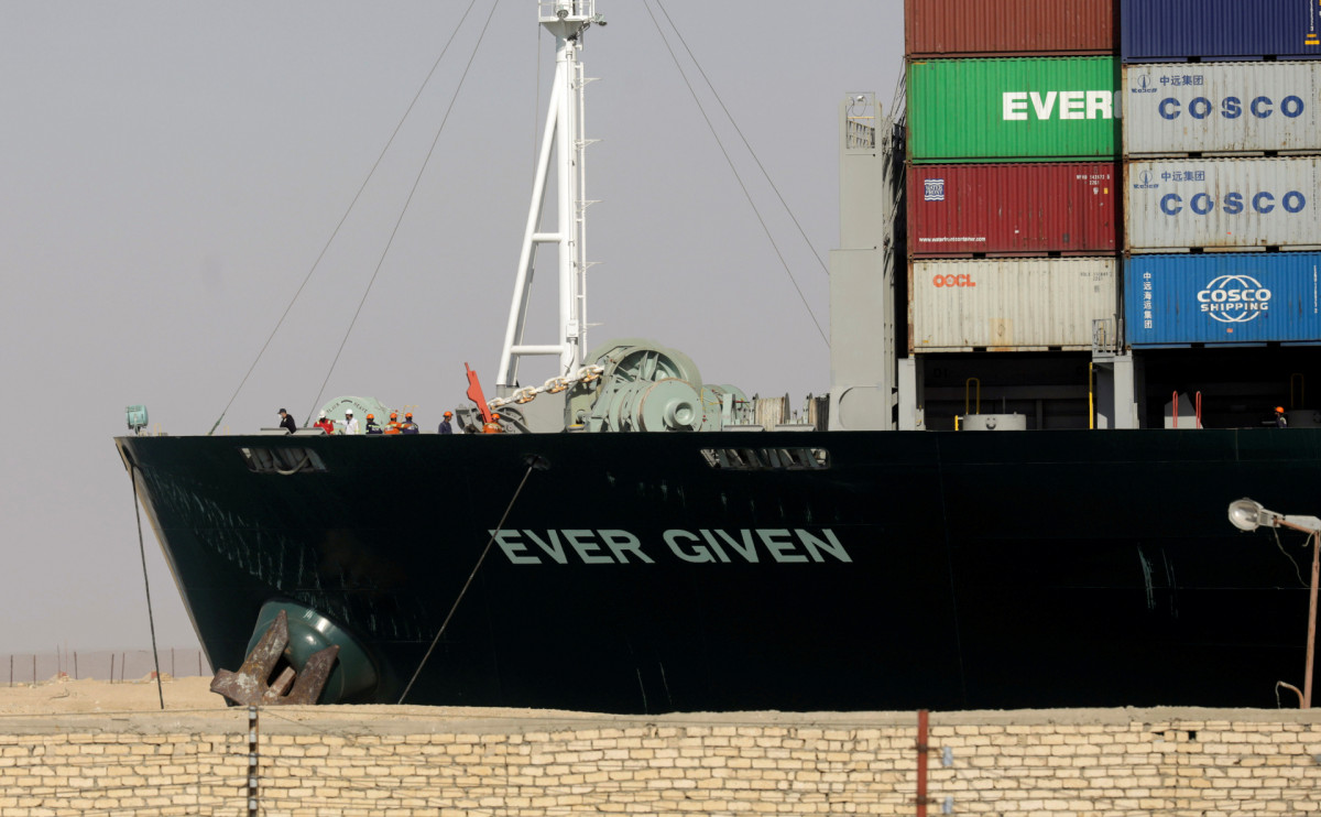 Египет ждет компенсацию за блокировку Суэцкого канала