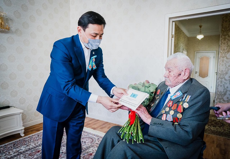 Алтай Кульгинов поздравил ветеранов ВОВ  