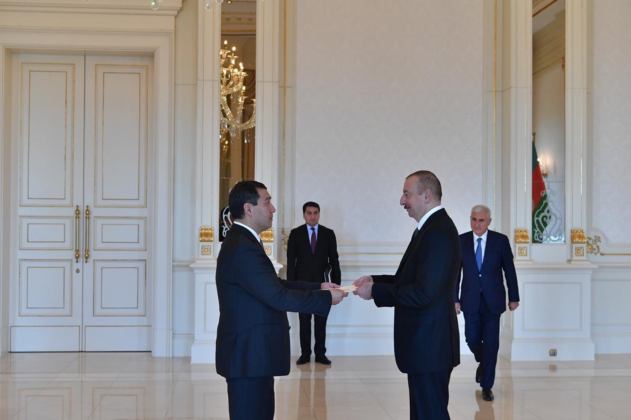 Қазақстан елшісі Әзербайжан Президентіне сенім грамоталарын тапсырды