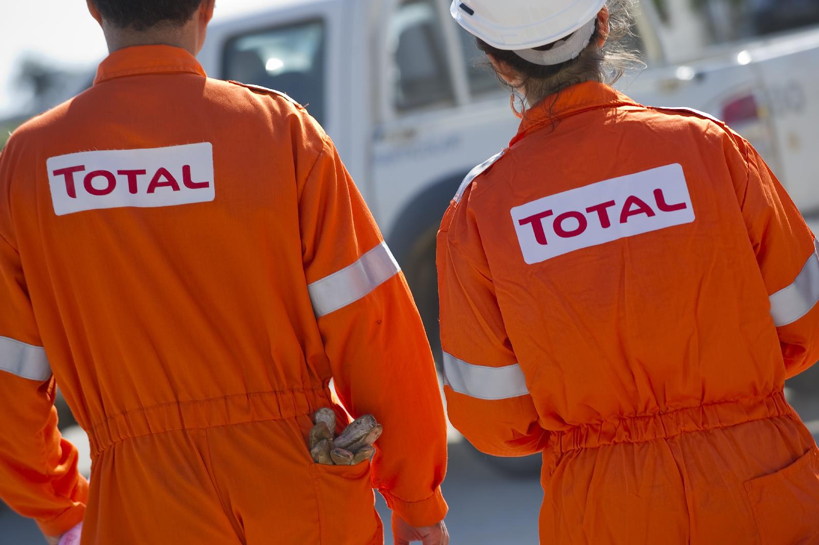 Заводы Total могут приостановить работу 26 ноября из-за забастовки рабочих 