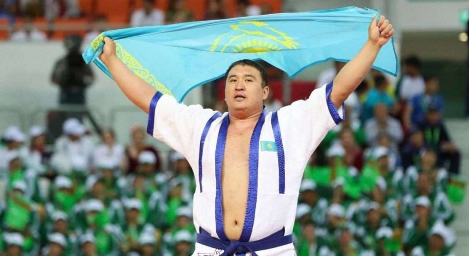 Борец из России прервал победную серию казахстанца на "Алем Барысы"