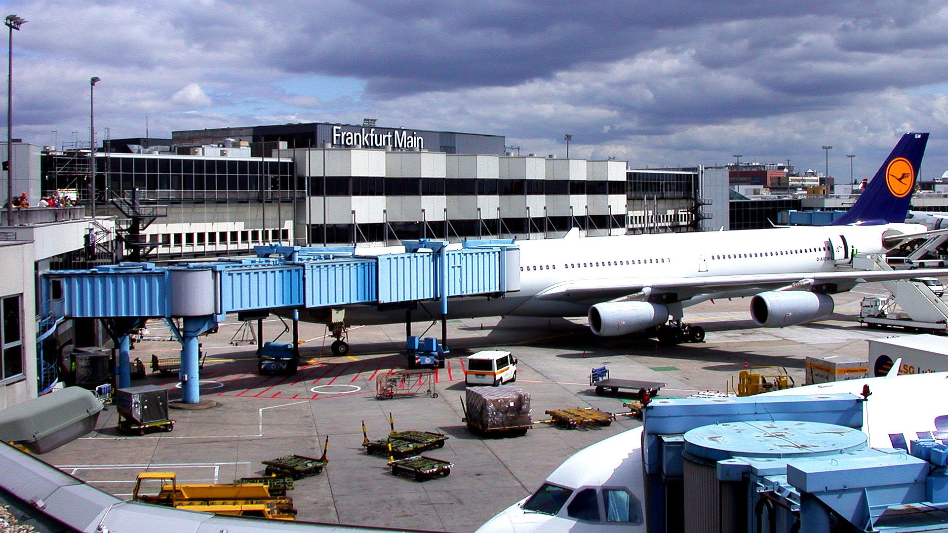 Забастовка в аэропортах Германии может затронуть около 220 тысяч пассажиров