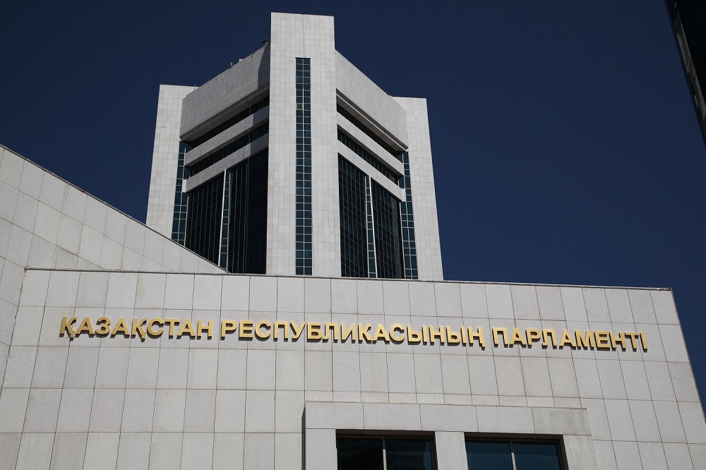Изменения в перечень документов для пересечения границы с Россией одобрил мажилис Казахстана    