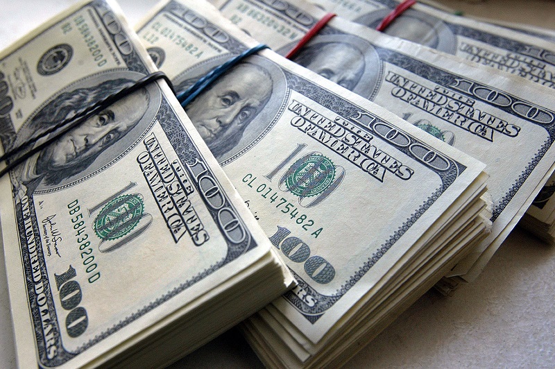 В Казахстане за год было продано долларов  на сумму более 2 трлн тенге  