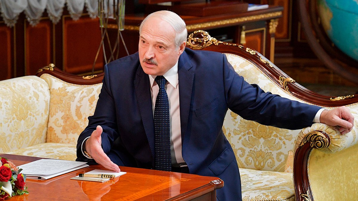 Александр Лукашенко может отдать до 80% своих полномочий