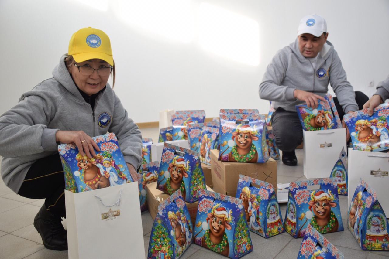 «30 добрых дел»: представители АНК раздали нуждающимся семьям продуктовые корзины  