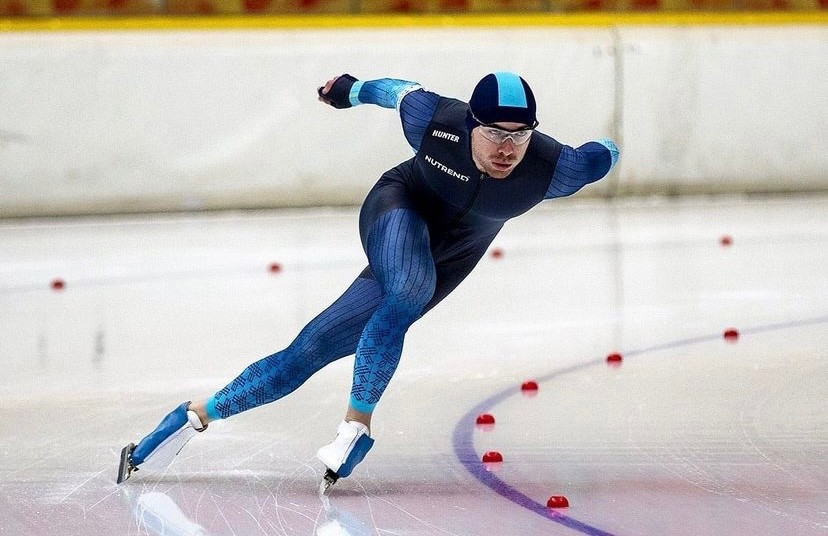 Казахстанец выиграл золотую медаль на чемпионате четырех континентов по конькобежному спорту 