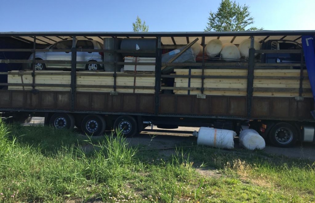 Пограничники пресекли контрабандный вывоз автомобилей в Кыргызстан