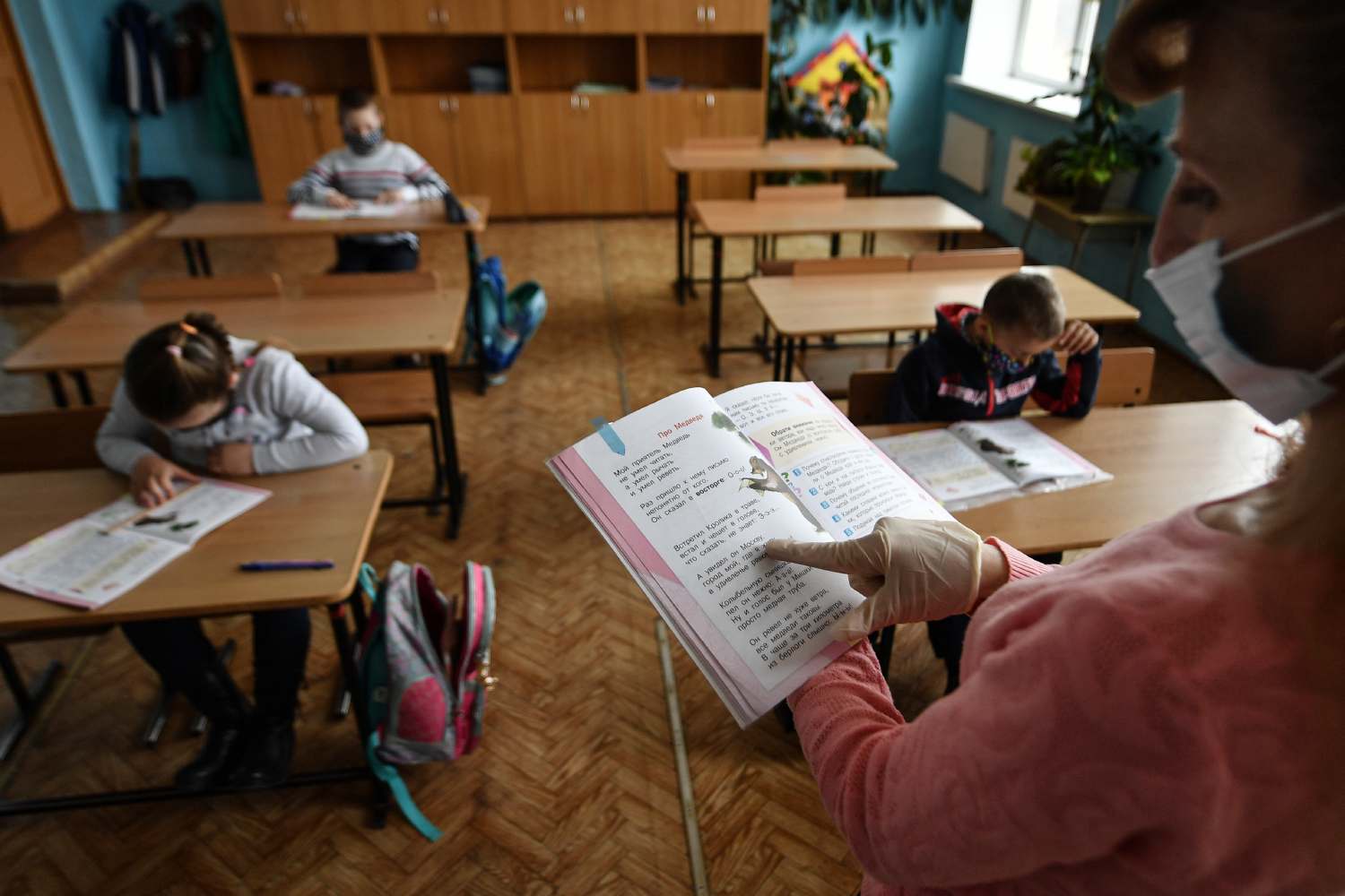 Российские эксперты считают, что офлайн-обучение школьников повлияет на всплеск COVID-19 
