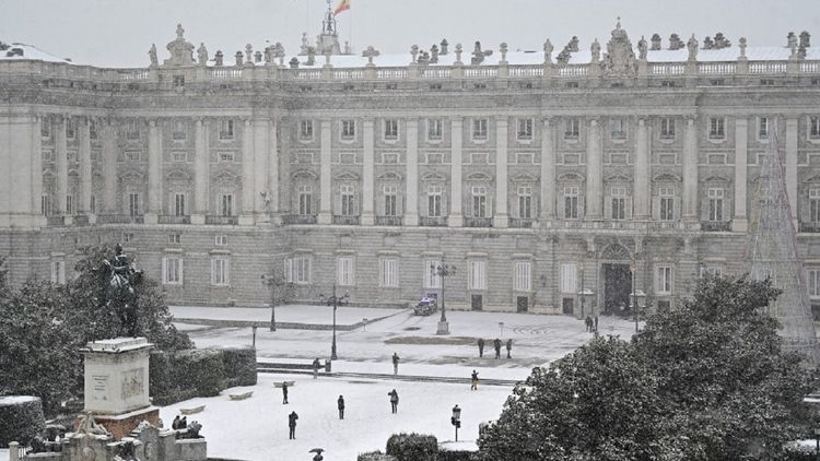 Сильнейший снегопад почти полностью парализовал Мадрид