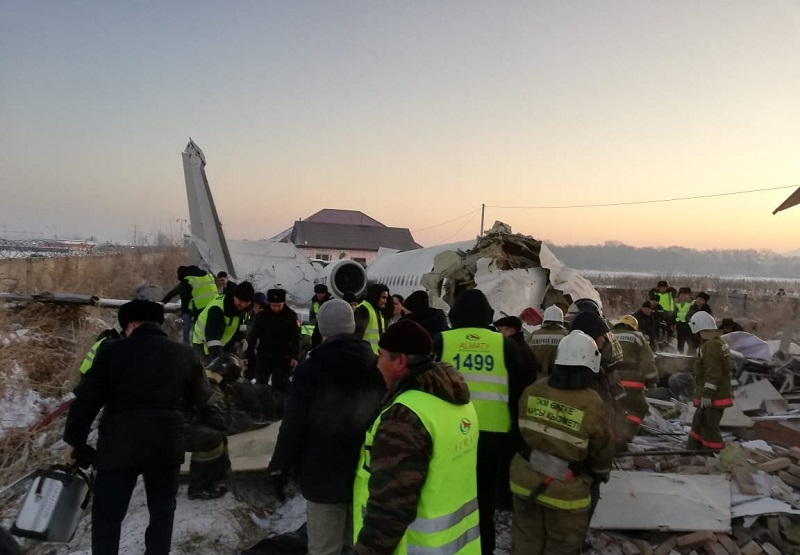 До выяснения обстоятельств крушения самолета Bek Air близ Алматы полеты Fokker-100 приостановлены  
