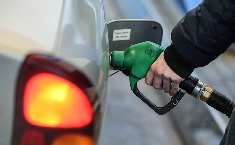 Цены на бензин снижаются в Казахстане    