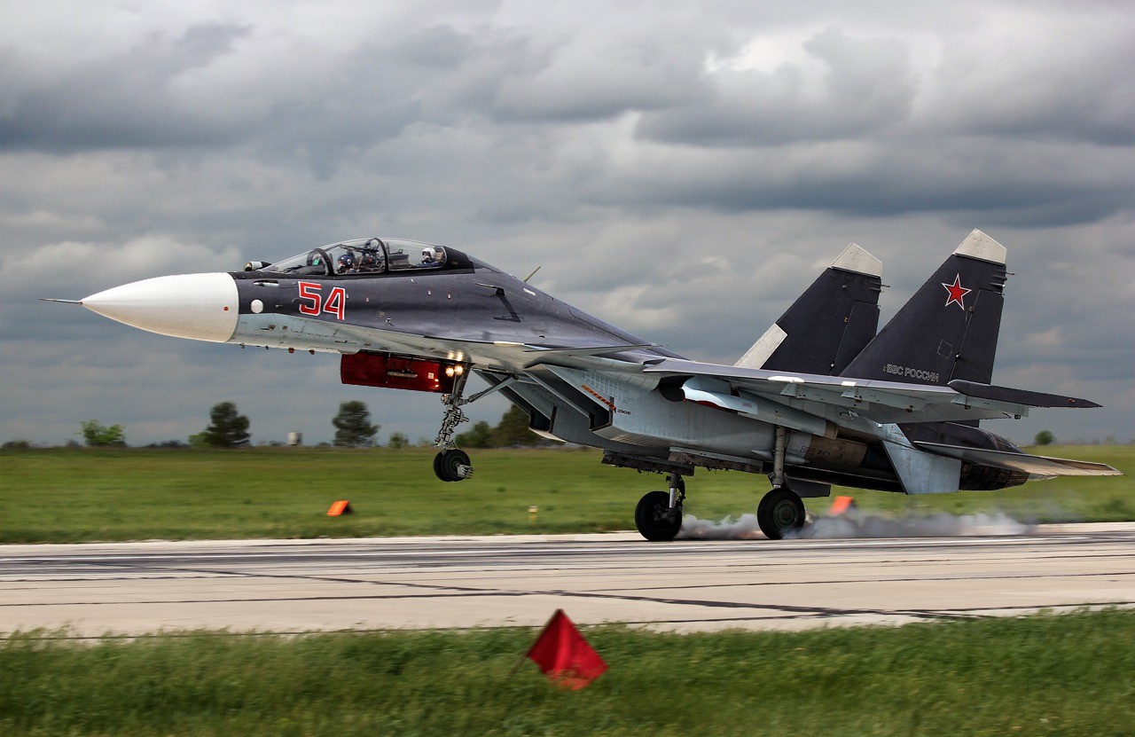 Новейшие истребители Су-30СМ охраняют небо Казахстана    