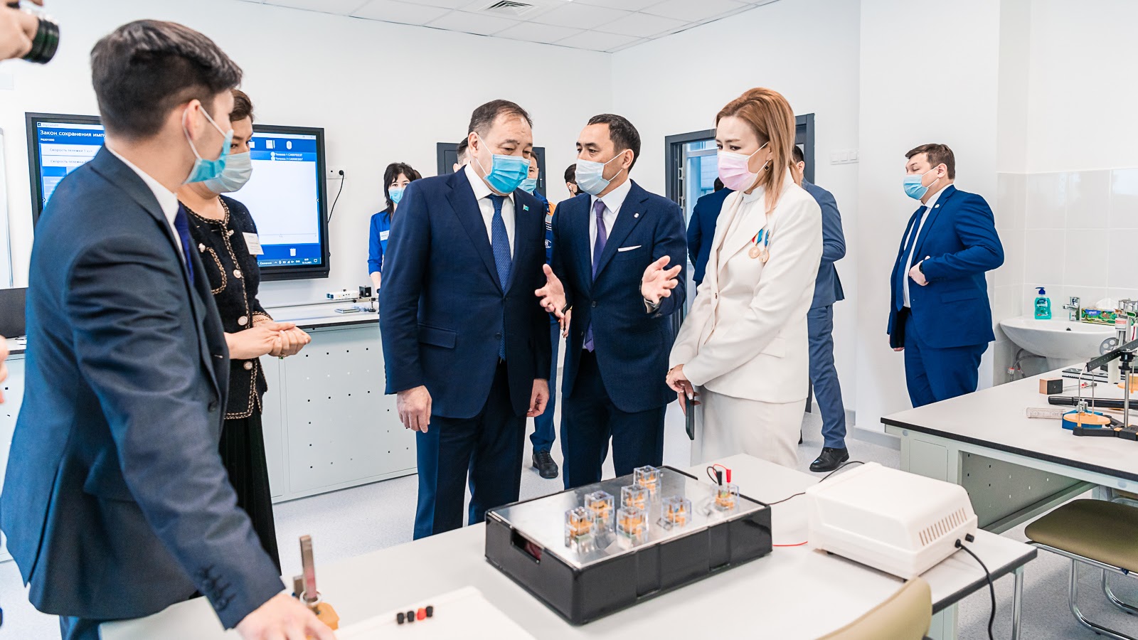 Тугжанов принял участие в открытии инновационной школы в Нур-Султане