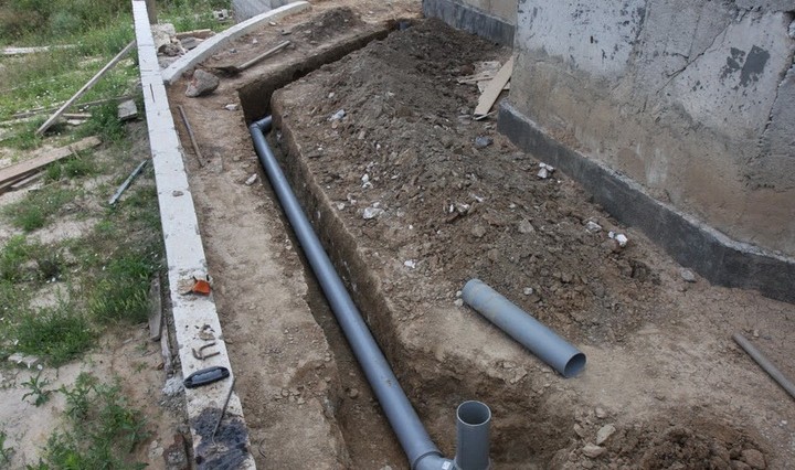 Коммунальное предприятие отказывается ремонтировать прорвавший костанайский водопровод