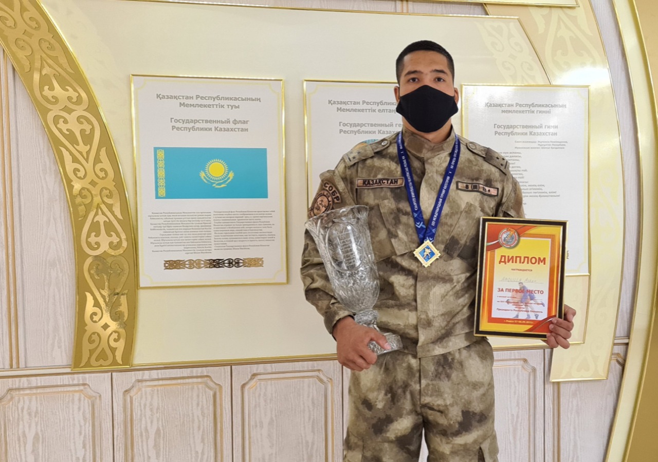 Полицейский-самбист из Костанайской области  стал первым в  Международном конкурс
