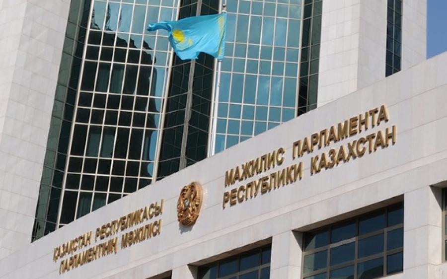 Мажилис одобрил поправки к соглашению с РФ о разграничении дна северной части Каспийского моря 