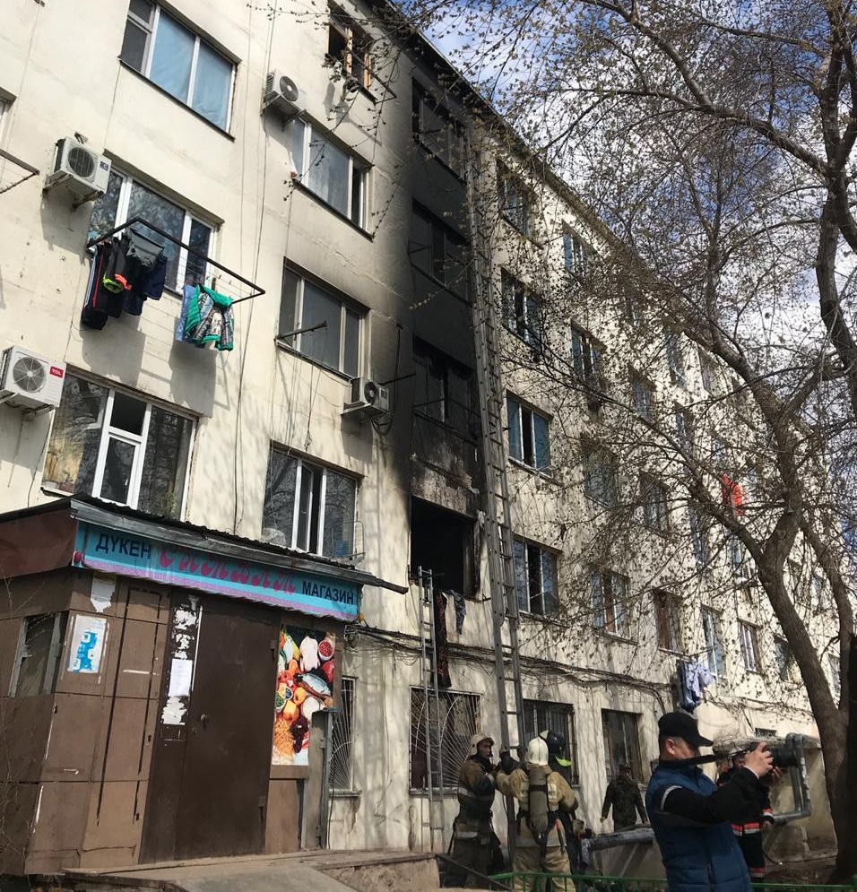 Увеличилось число пострадавших при пожаре в общежитии в Нур-Султане 