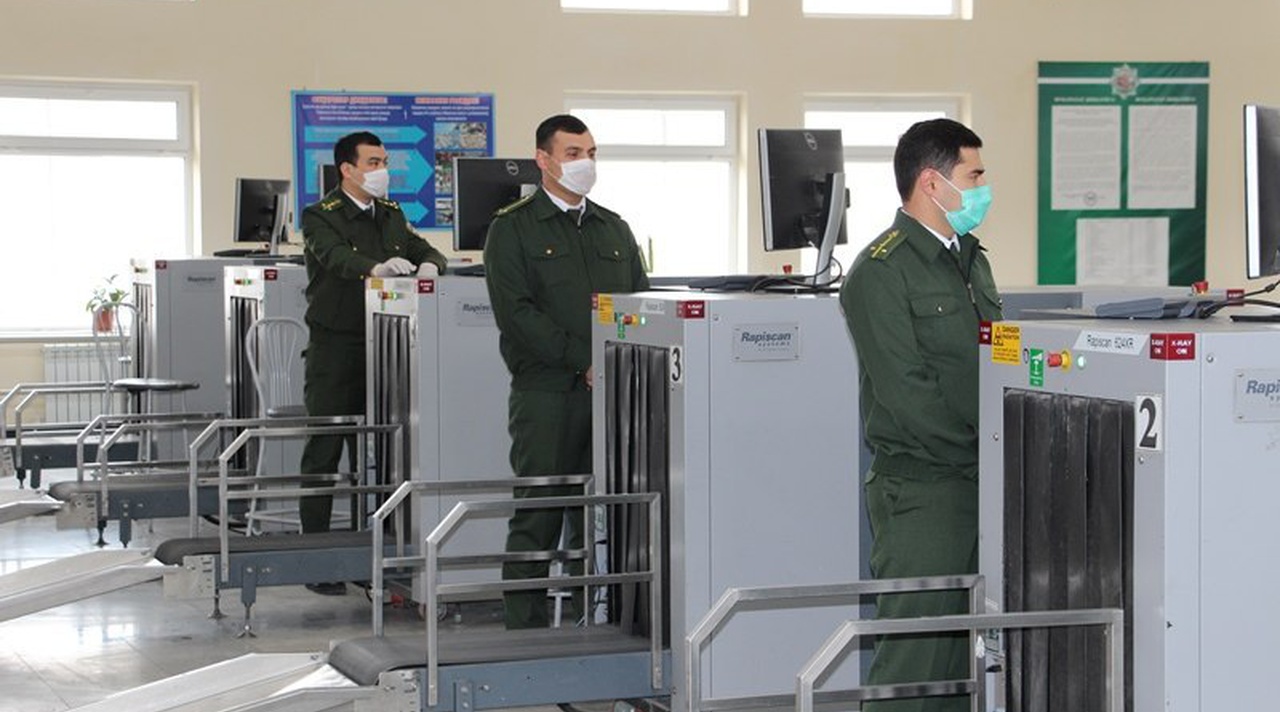 Узбекистан с 23 марта закрывает границу