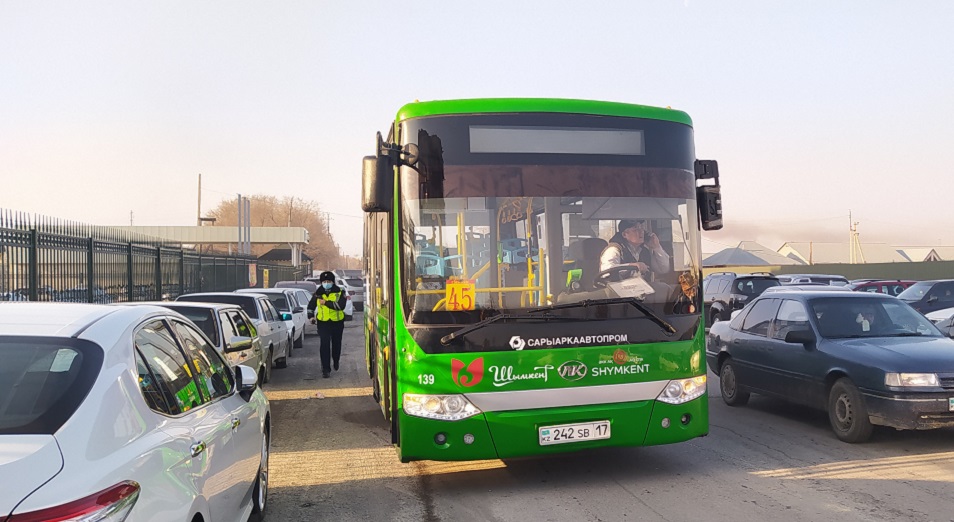 В Шымкенте полтысячи водителей Shymkent bus устроили забастовку, требуя повышения зарплаты  