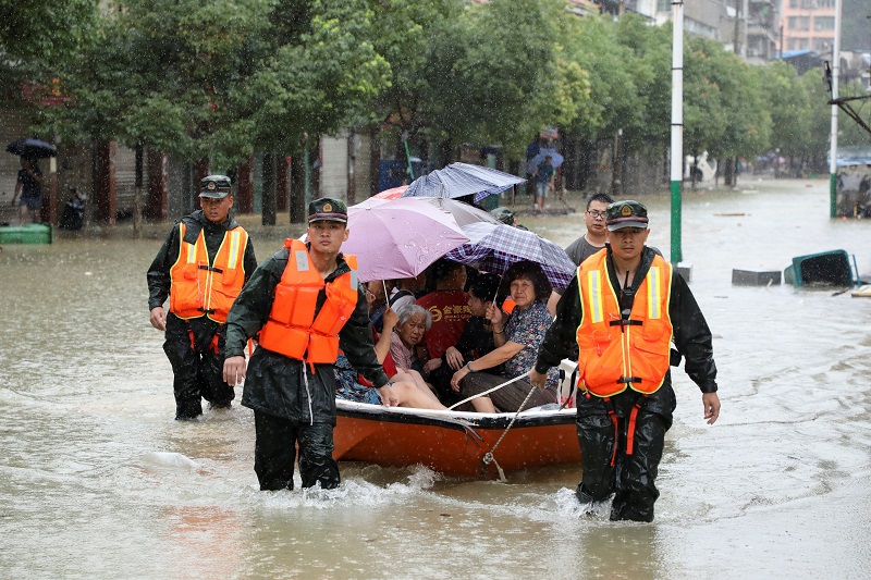 Более 60 человек в Китае стали жертвами наводнений  