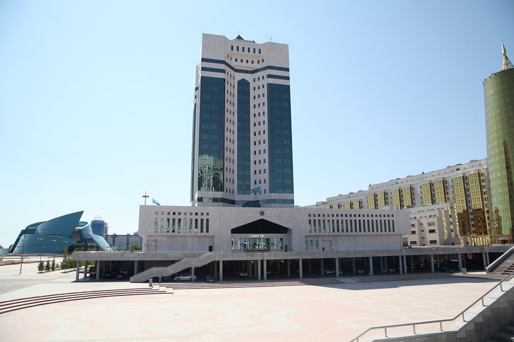 Парламент Казахстана ушел на каникулы  
