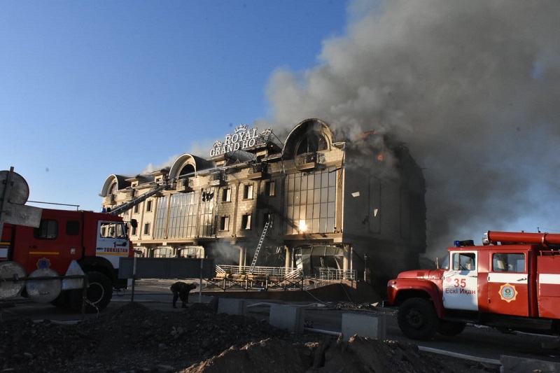 Пожар в Туркестане: пострадавших спасателей наградят  