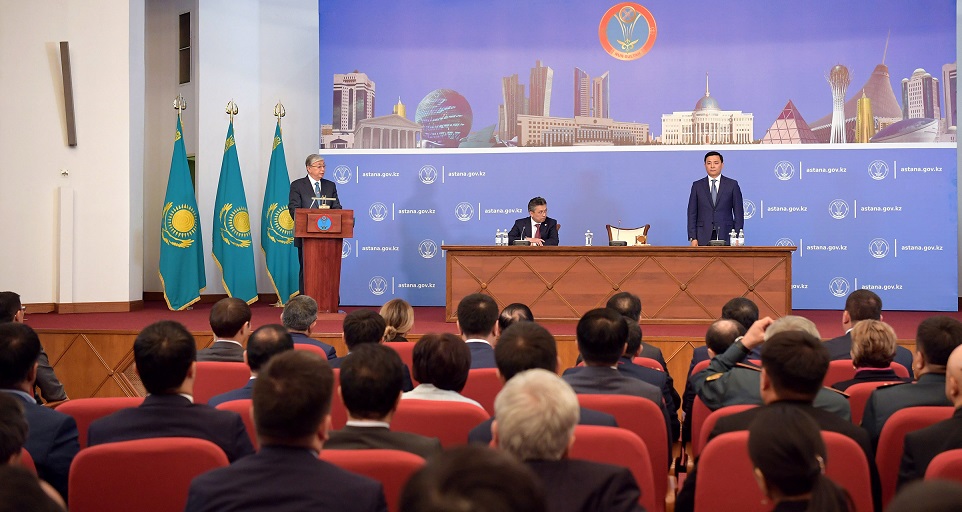 Президент РК провел встречу с активом Нур-Султана   