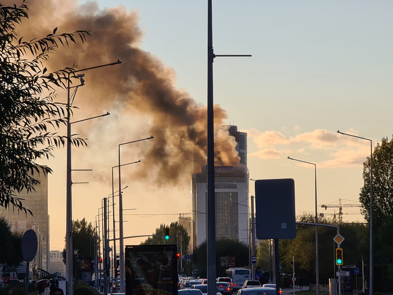 В Нур-Султане горит здание "Казахмыса". Видео