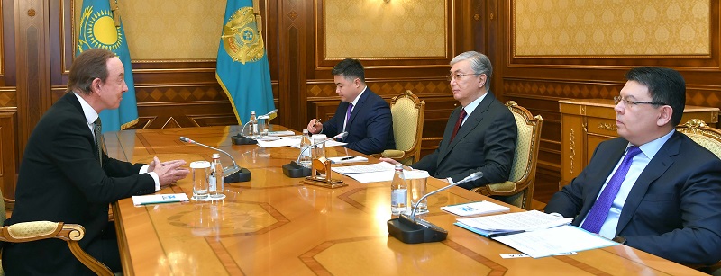 Питер Фостер проинформировал главу государства о планах авиакомпании «Эйр Астана» и мерах по снижению тарифов