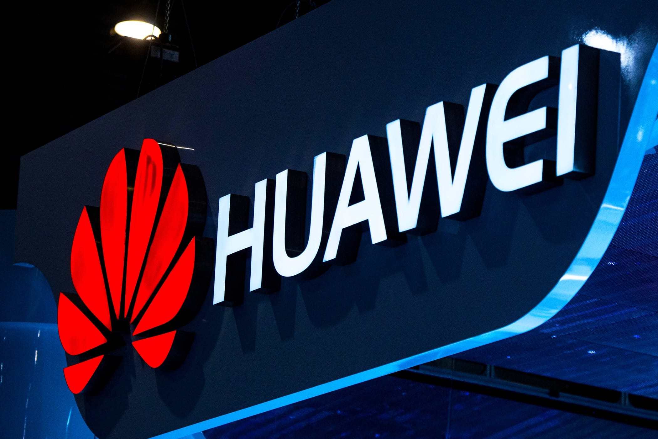 Акции компании Huawei за сутки потеряли 7,3%   