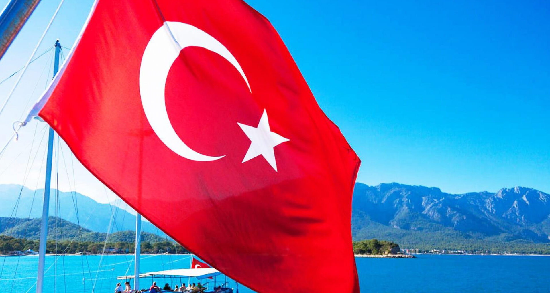 В Турции вводят комендантский час  