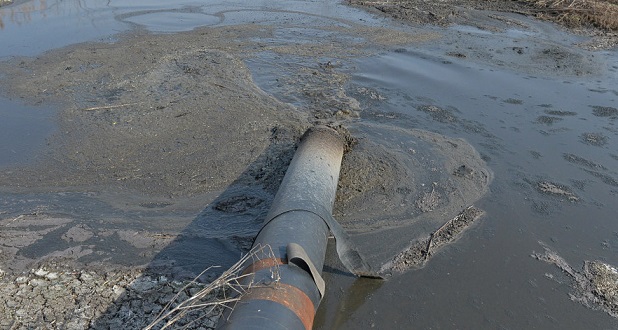 Экологи: В костанайской канализации обнаружена высокая концентрация нефтепродуктов