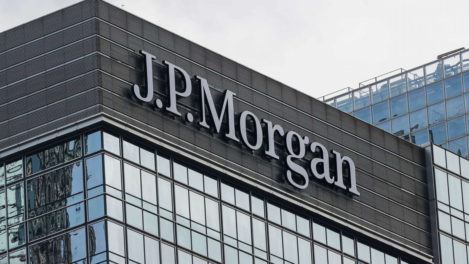 За что бывший топ-менеджер JPMorgan подала в суд на банк 