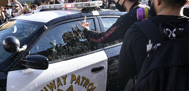 АҚШ-тағы демонстранттар полицияға дес  бермей отыр 