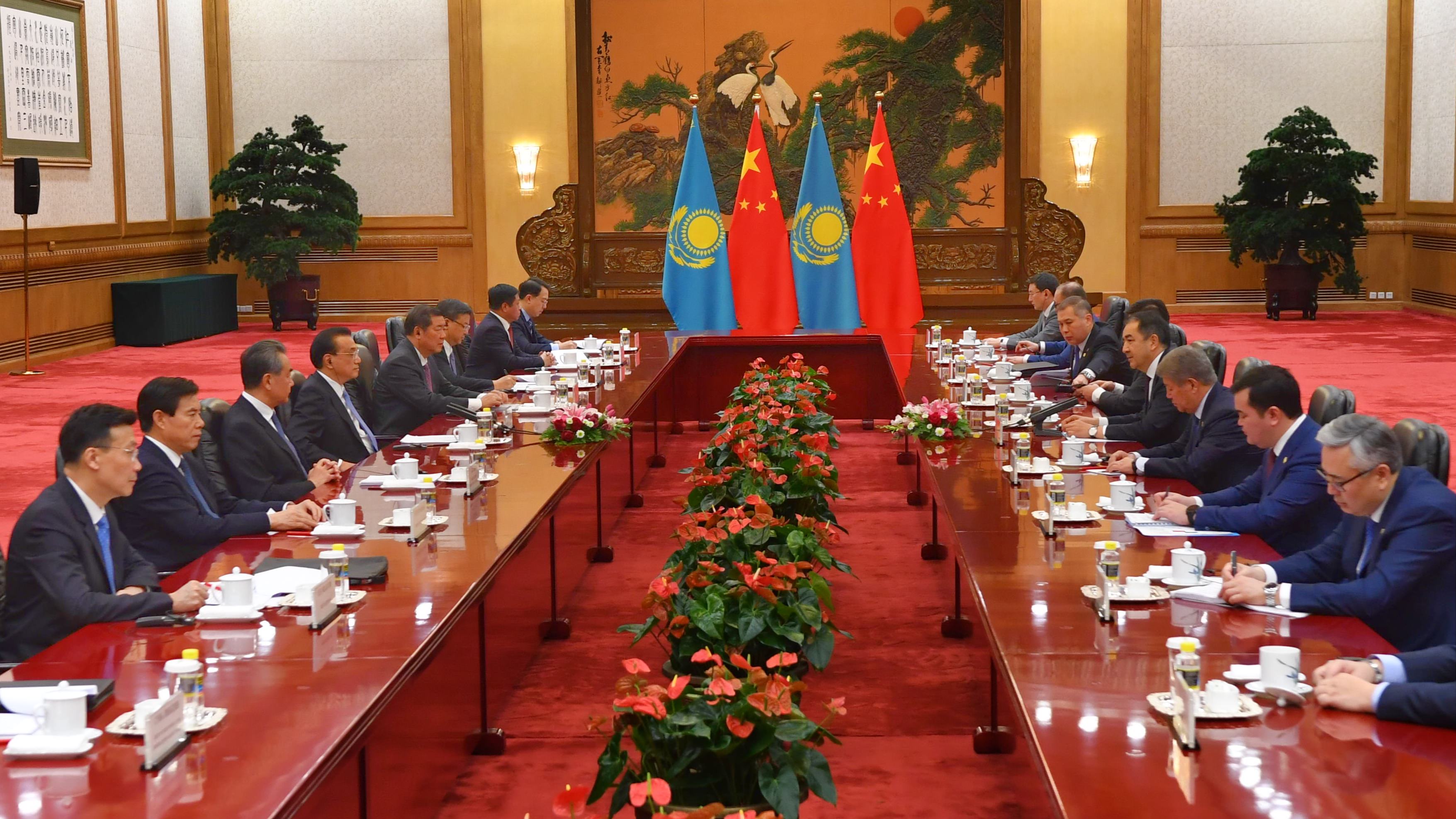 Премьер-министр РК пригласил китайские компании к активному партнёрству с МФЦА
