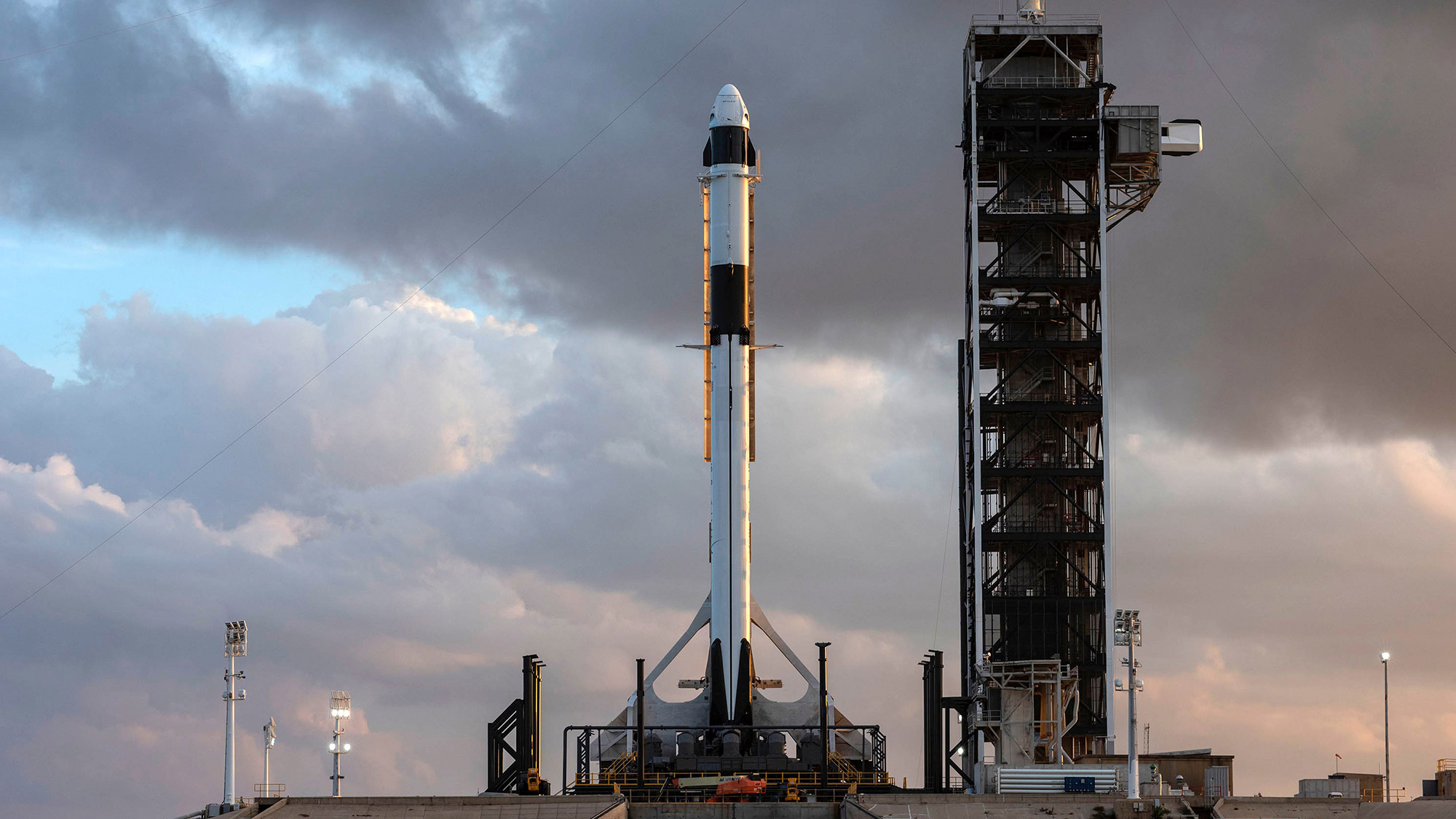 Ракета SpaceX стартовала на орбиту с новой партией из 60 интернет-спутников Starlink  