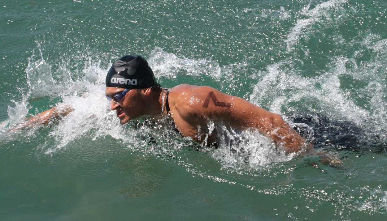 Казахстанец завоевал золото на чемпионате Азии по плаванию на открытой воде  